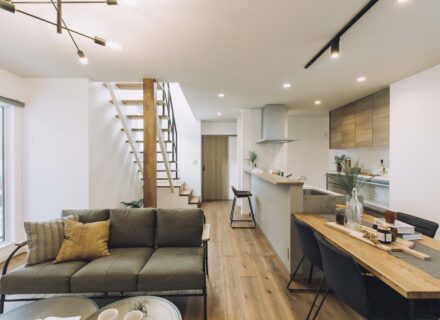 スリット階段のある家