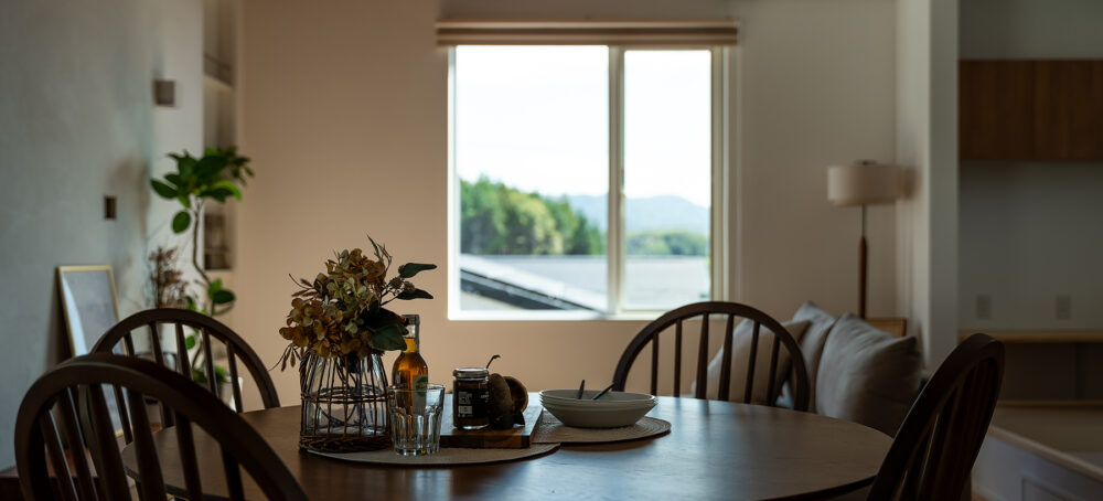 緑に癒される2階リビングの家